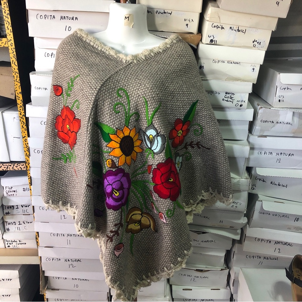 Made of wool from Mexico hand made new condition